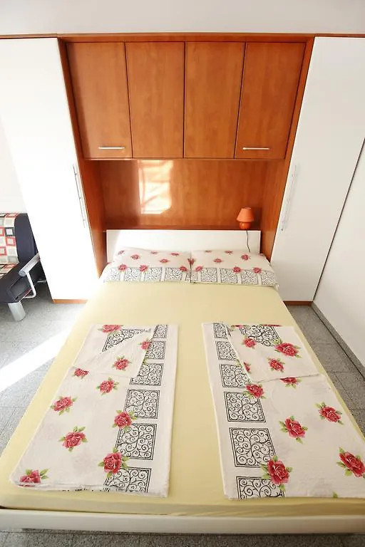 ויר Apartments Tina P