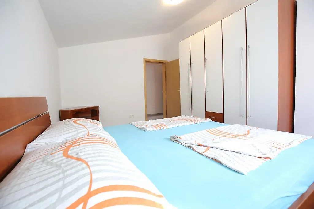 ויר Apartments Tina P