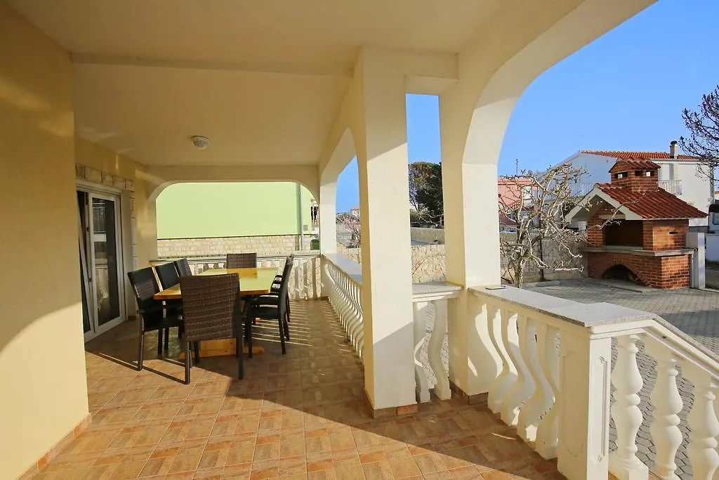 ויר Apartments Tina P