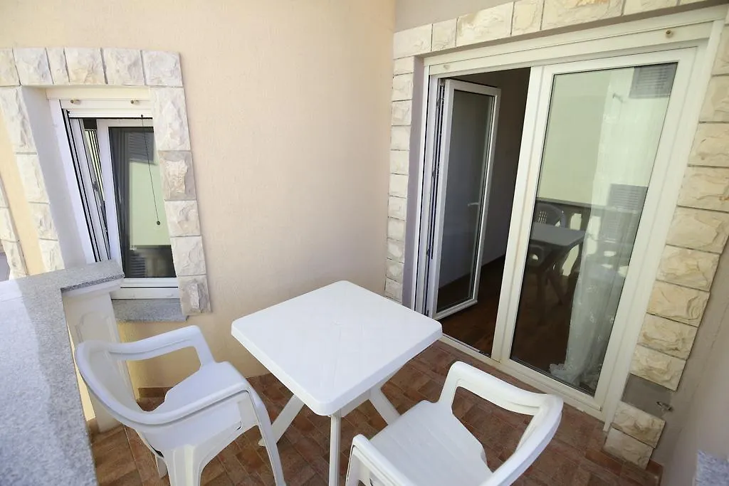 ויר Apartments Tina P