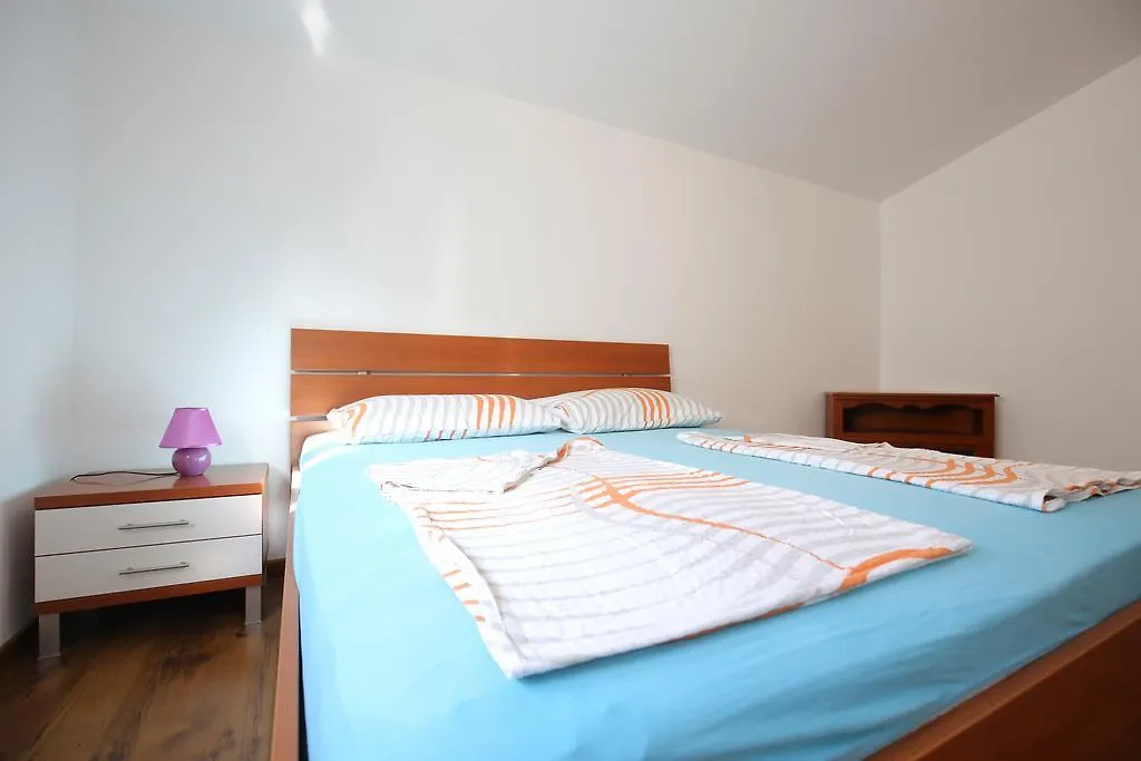 ויר Apartments Tina P