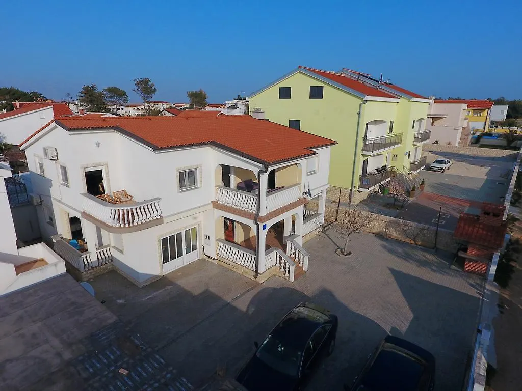 ויר Apartments Tina P